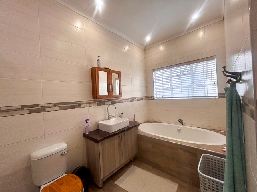 4 Bedroom Property for Sale in Baillie Park North West